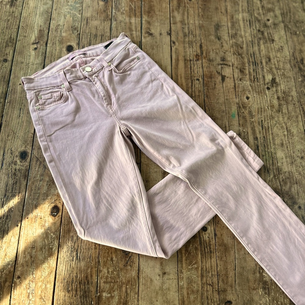 7 for All Mankind
Size 25”
26 1/2” inseam
Soft Light pink